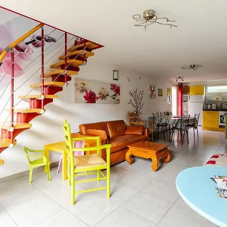 بيت للعطل La Cornaline 1 *